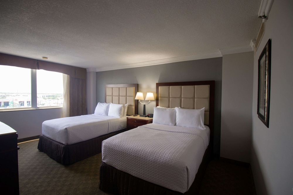 Suite, 1 Bedroom, Non Smoking, Pool View - Photo 2