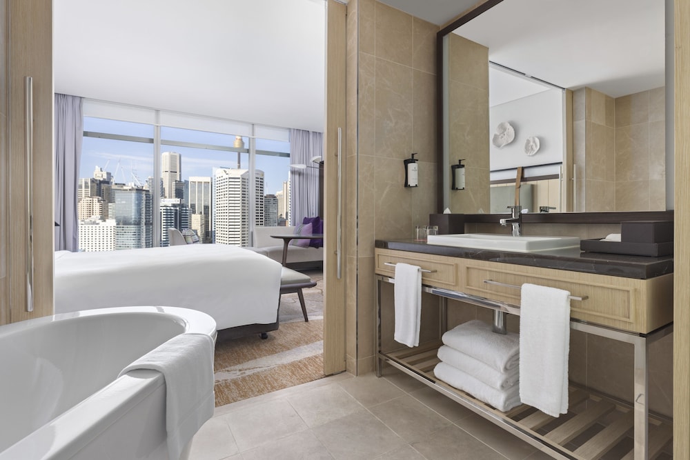 Superior Room, 1 King Bed (Premium Bath, Darling Harbour View)