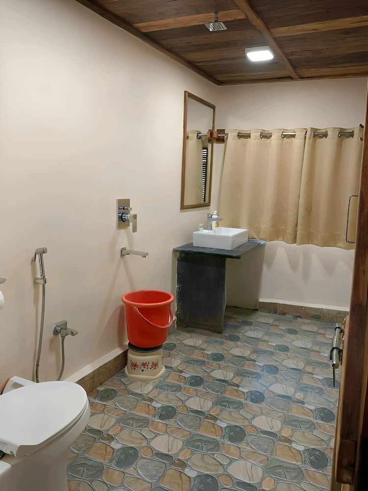 Deluxe Cottage, 1 King Bed, Park View, Garden Area photo 3