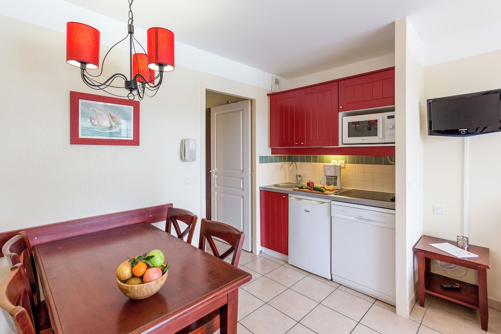 Apartment 5 people - 1 bedroom - Terrace or balcony photo 3