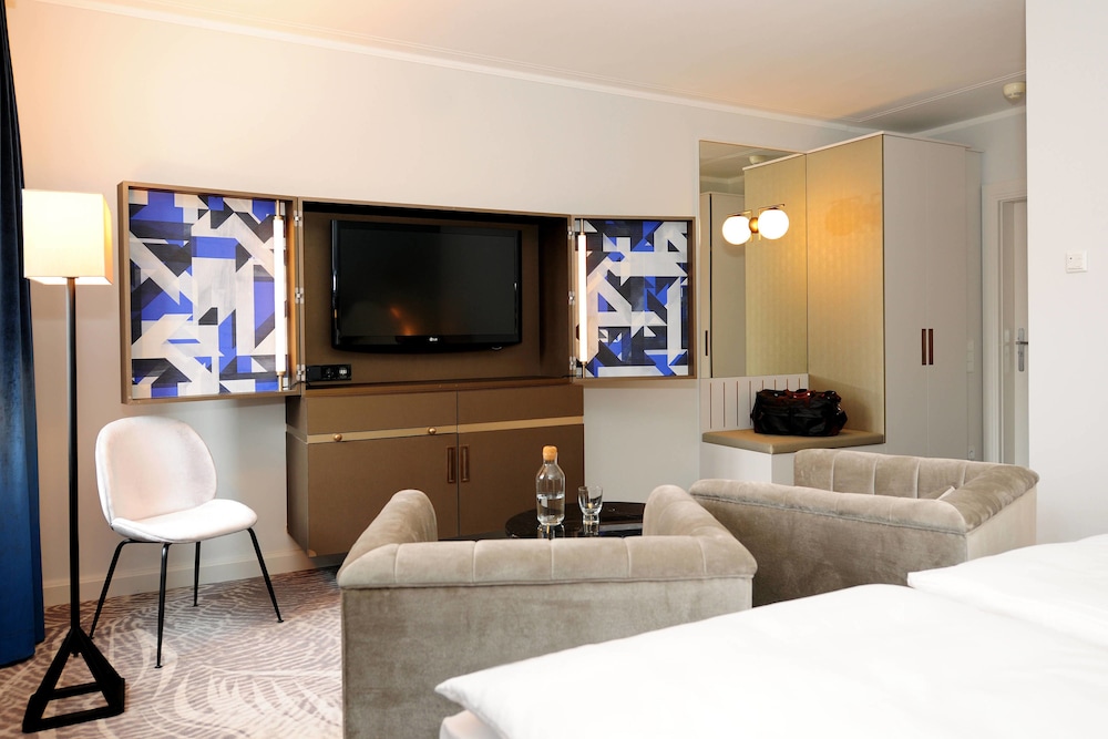Grand Room, 1 King Bed