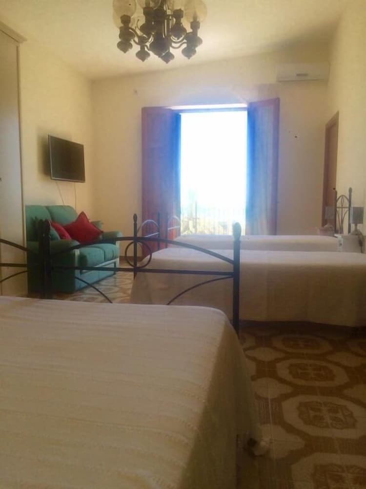 Quadruple Room - Photo 2