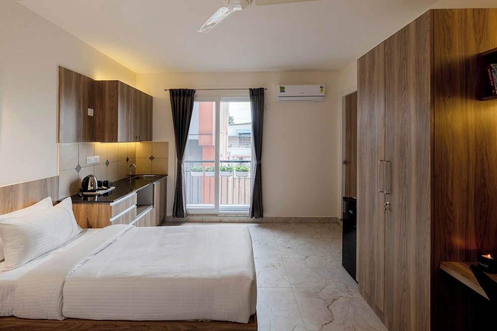 Executive Twin Room, Balcony - Photo 2