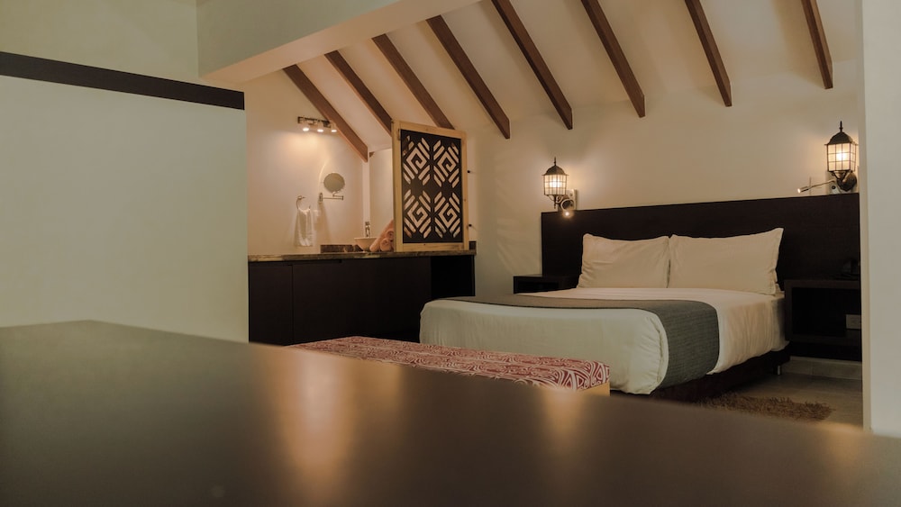 Standard Quadruple Room, 2 Double Beds, Private Bathroom photo 2