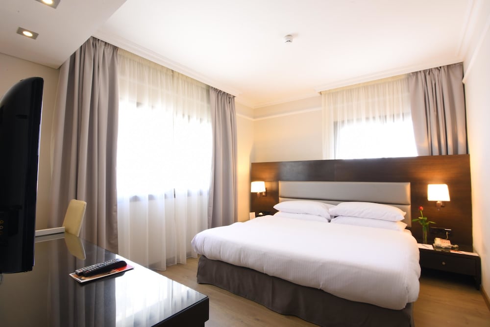 Suite, 1 King Bed, Non Smoking - Photo 4