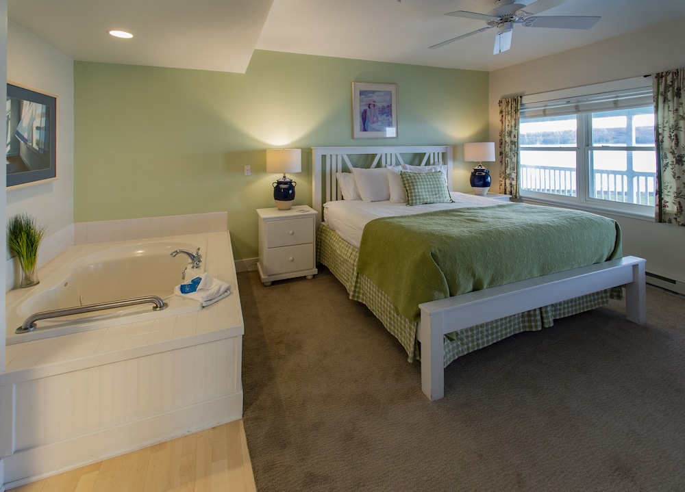 Premium Suite, 1 King Bed, Fireplace photo 2