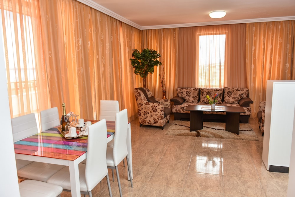 Luxury Apartment, 2 Bedrooms, Balcony, Sea View photo 3