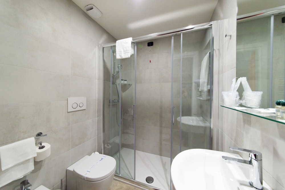Standard Double or Twin Room photo 2