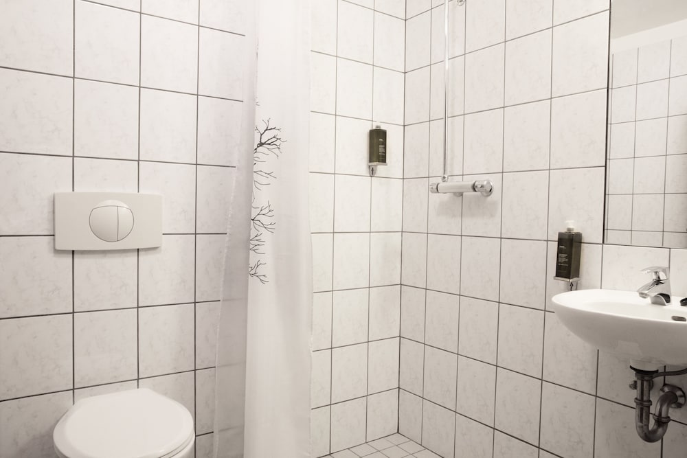 Standard Double or Twin Room - Photo 8