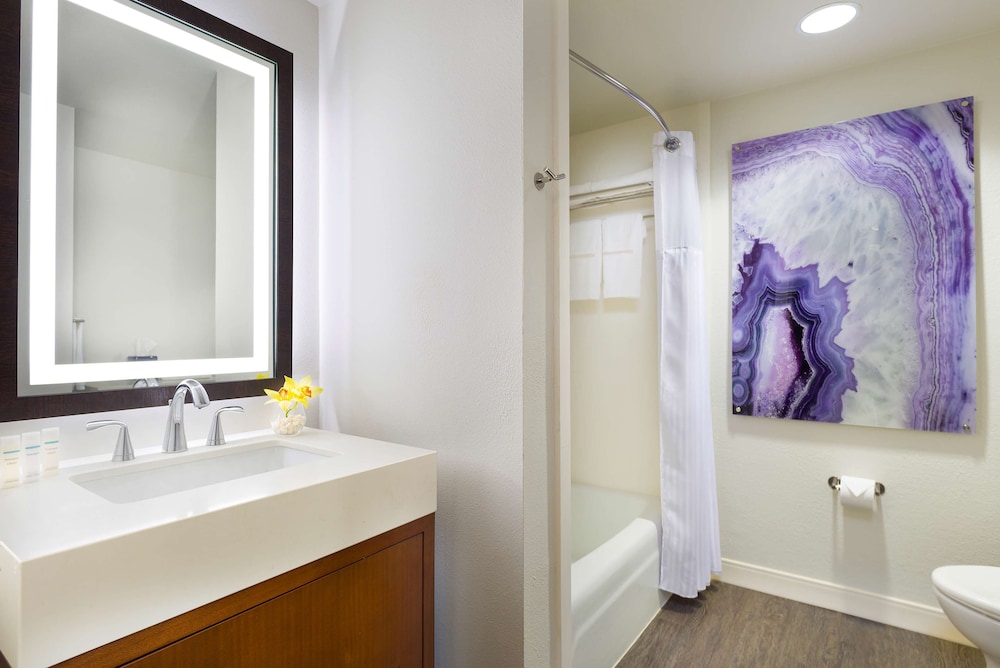 Suite, 1 King Bed, Ocean View - Photo 5