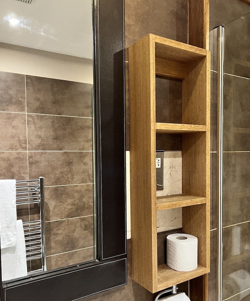 Economy Double Room, Ensuite - Photo 5