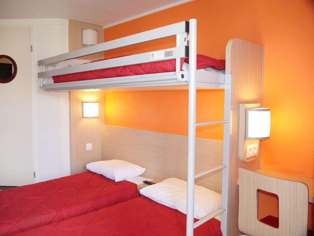 Standard Room, 3 Twin Beds - Photo 4