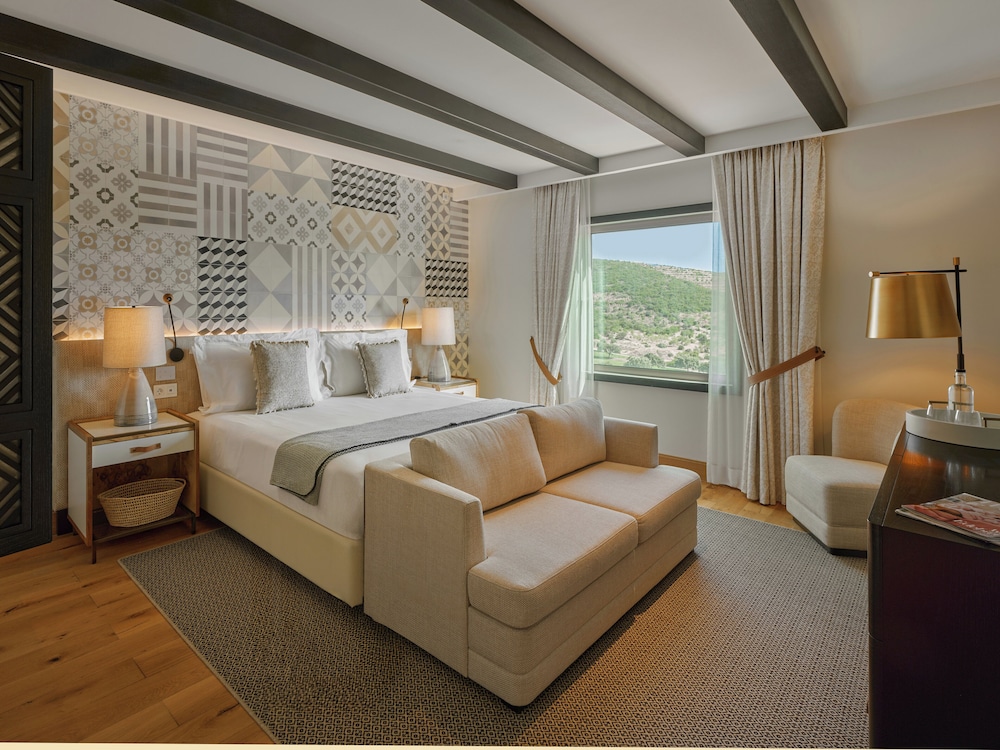 Room, 1 King Bed, Jetted Tub (Residence) - Photo 4