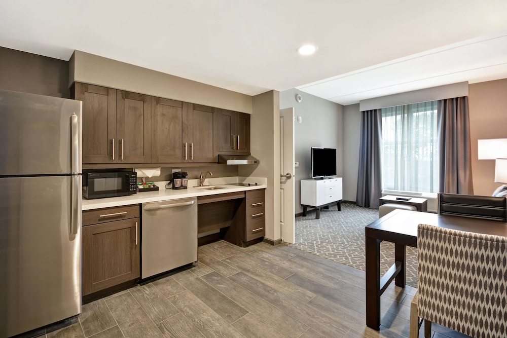 Suite, 2 Queen Beds, Accessible, Bathtub photo 3