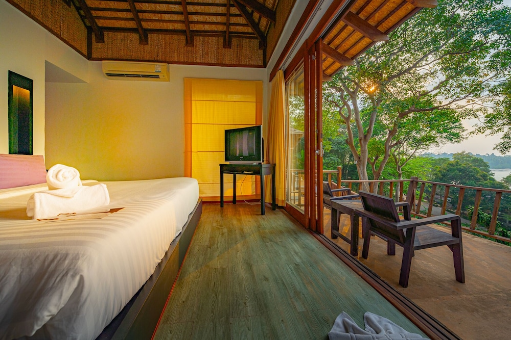 Baan Sod Sai Thani (Sea View Hillside Villa)