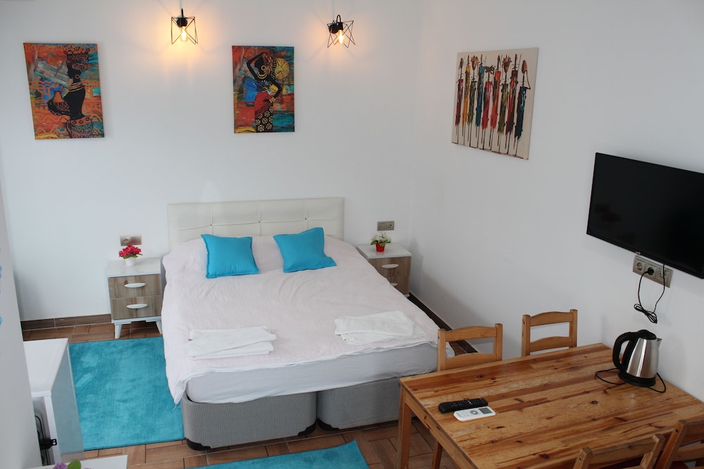 Economy Room, 1 Double Bed, Non Smoking, Partial Sea View