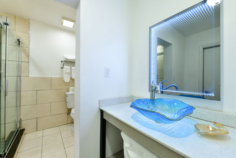Superior Double Room, 2 Queen Beds photo 3