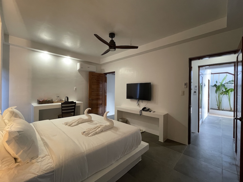Suite - Photo 14