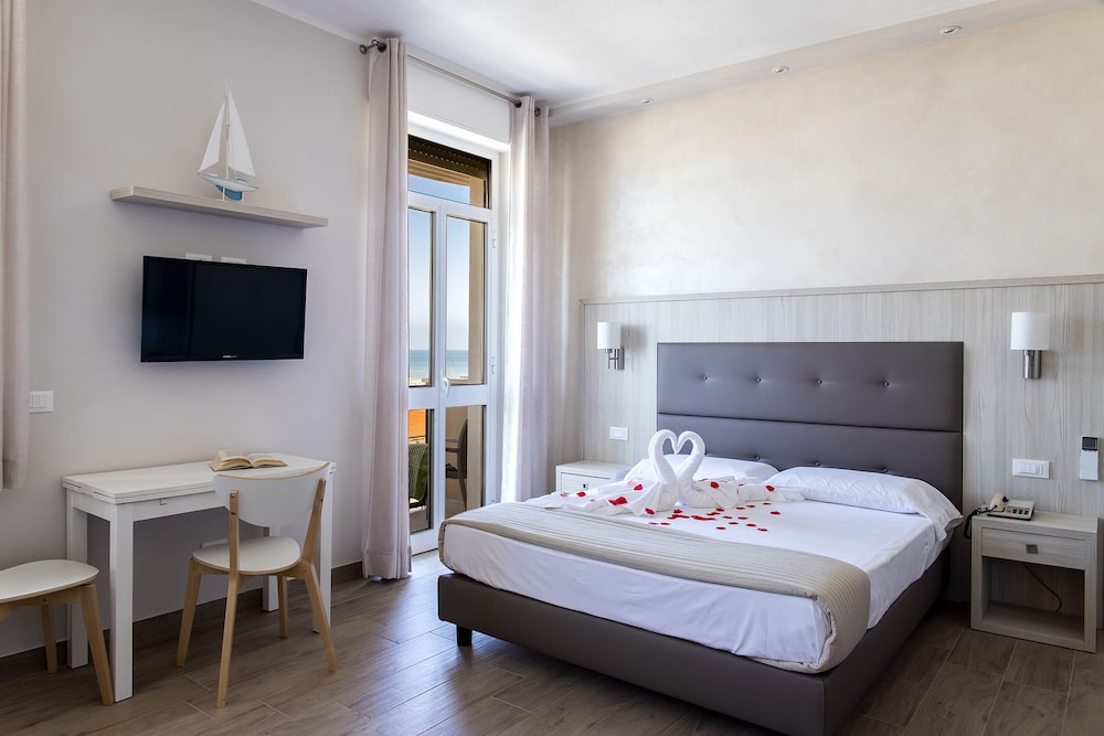 Double or Twin Room, Sea View