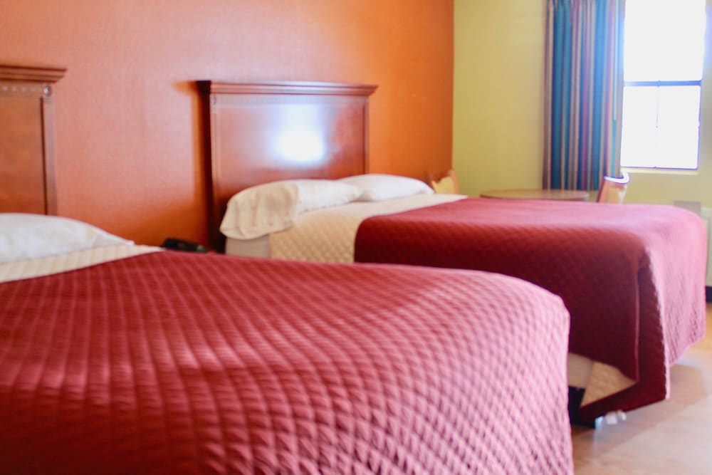 Standard Room, 2 Queen Beds photo 2