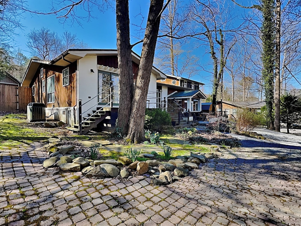 Studio (4 Bedrooms)