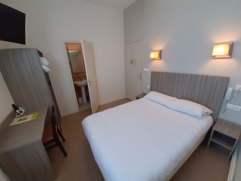 Standard Double Room - Photo 1