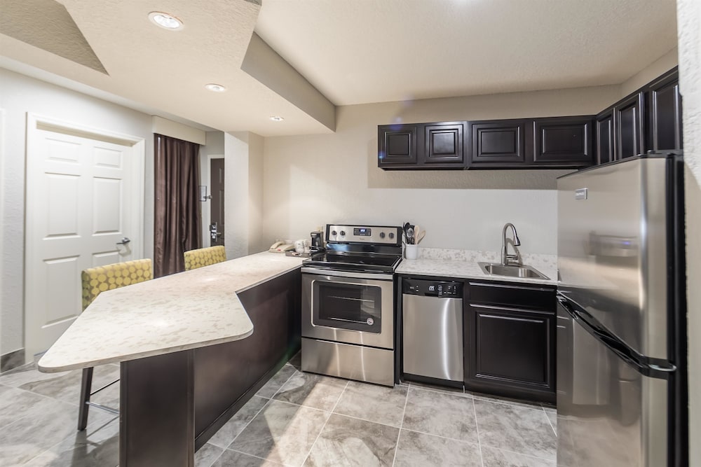 Standard Suite, Multiple Beds, Non Smoking, Kitchen