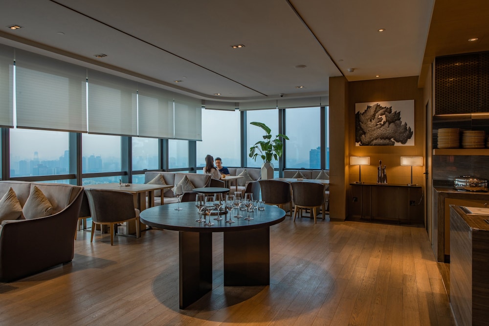 Standard Room, 2 Twin Beds, Club Lounge Access, City View - Photo 12