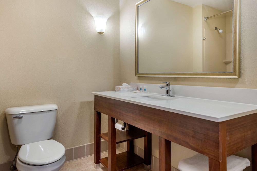 Suite, Multiple Beds, Non Smoking - Photo 6