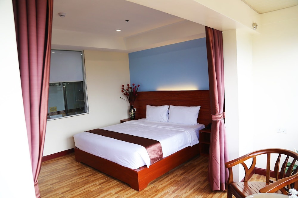 Comfort Room, City View - Photo 3