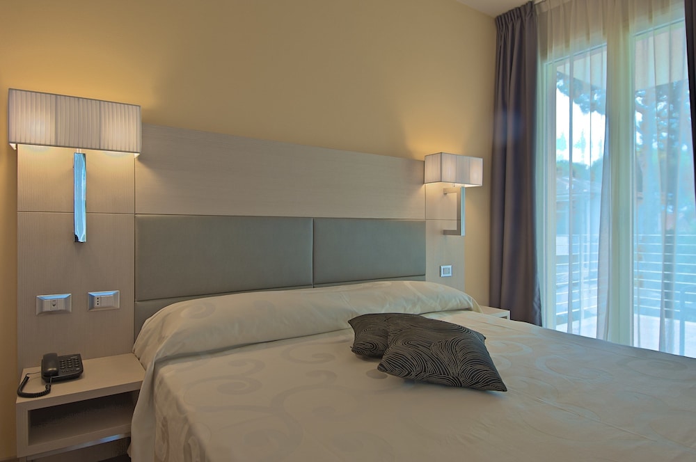 Standard Double or Twin Room, Balcony photo 3