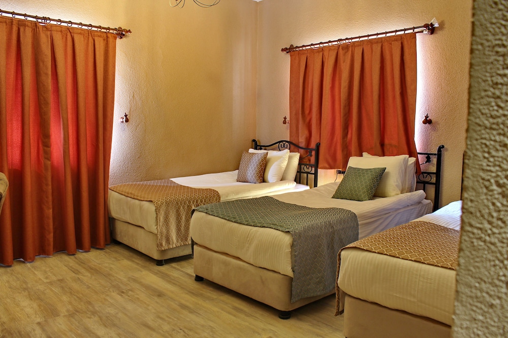 Deluxe Triple Room photo 1