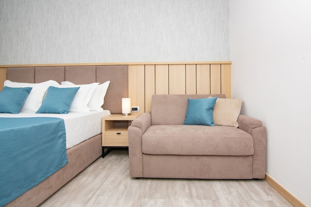 Standard Triple Room - Photo 9