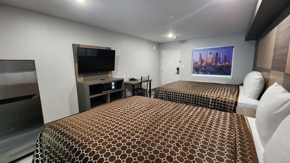 Standard Room, 2 Queen Beds, Non Smoking, Refrigerator & Microwave