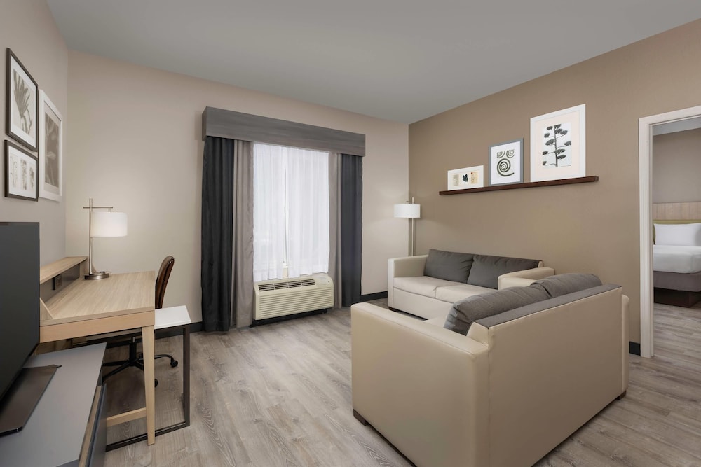 Suite, Multiple Beds, Non Smoking (Upgrade) - Photo 4