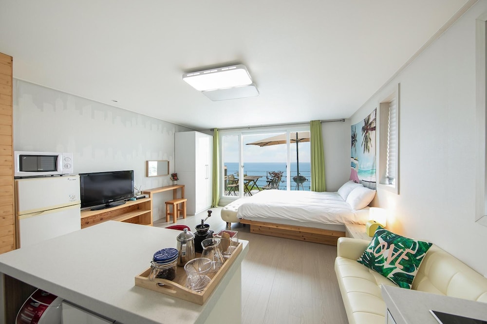 Basic Room, 1 Bedroom (Oceanview Room 2 ( F2 )) photo 3