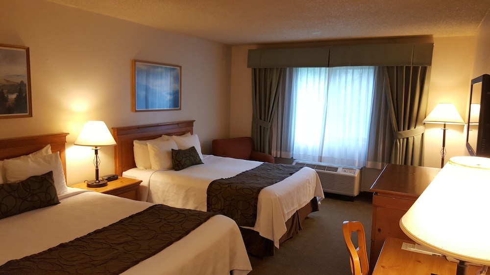 Junior Suite, 2 Queen Beds, Non Smoking, Private Bathroom (Coast Premium two Queens Junior Suite) - Photo 2