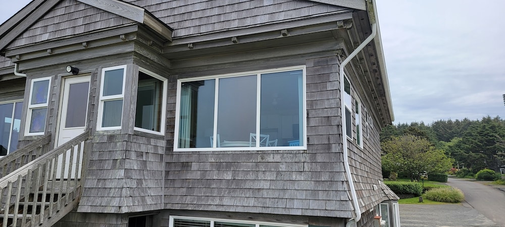 Sand Dollar Suite – Upstairs Ocean Front View, photo 6