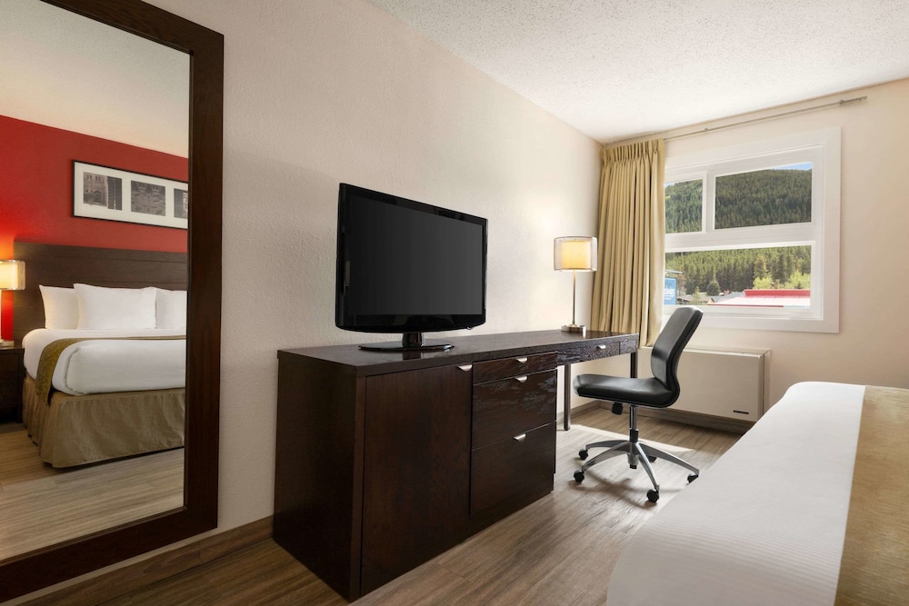 Room, 1 King Bed, Non Smoking photo 3
