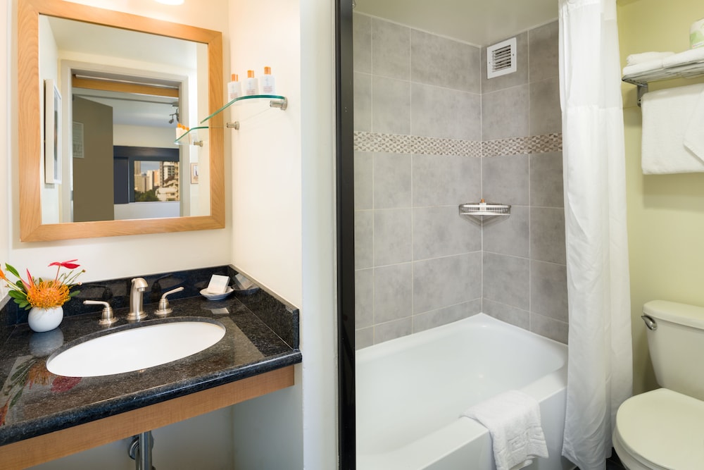 Deluxe Room, 1 Queen Bed, Ocean View - Photo 4