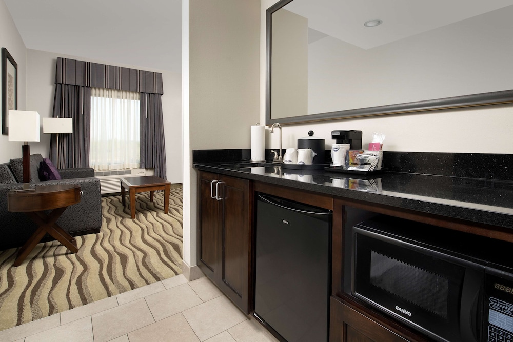 Suite, 2 Queen Beds, Accessible (Hearing) - Photo 3