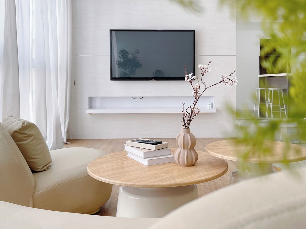 Deluxe Suite, City View