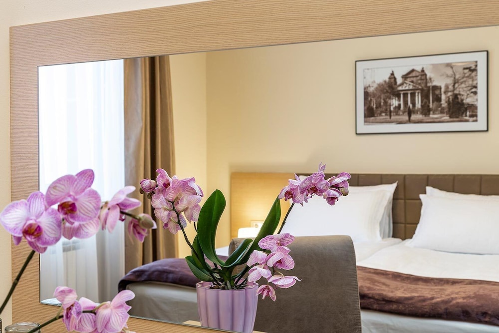 Standard Double or Twin Room - Photo 4