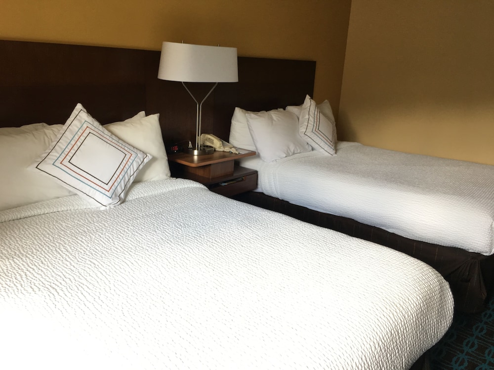 Room, 2 Queen Beds - Photo 7