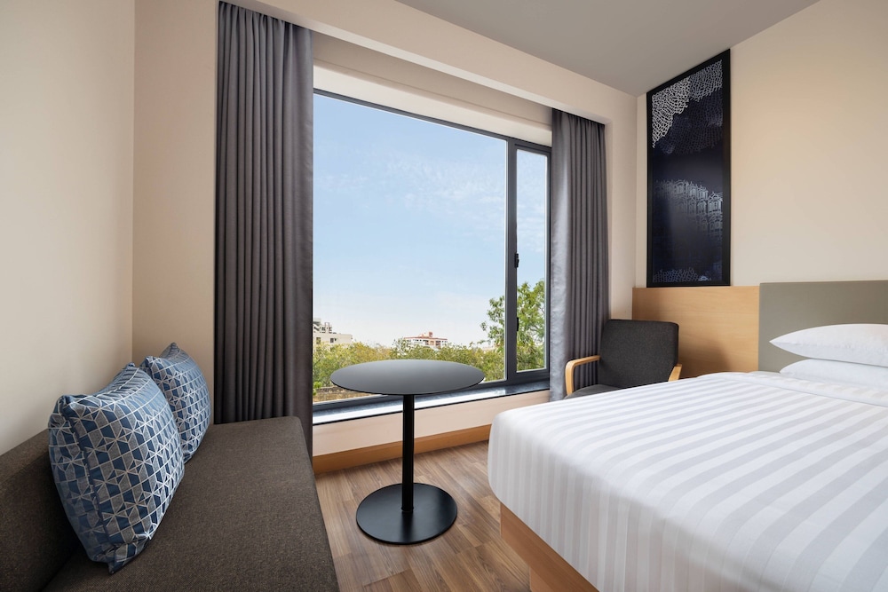 Room, 2 Twin Beds, City View - Photo 1