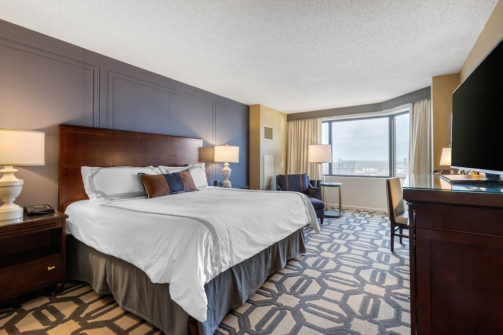 Premium Room, 1 King Bed (Luxury) photo 1