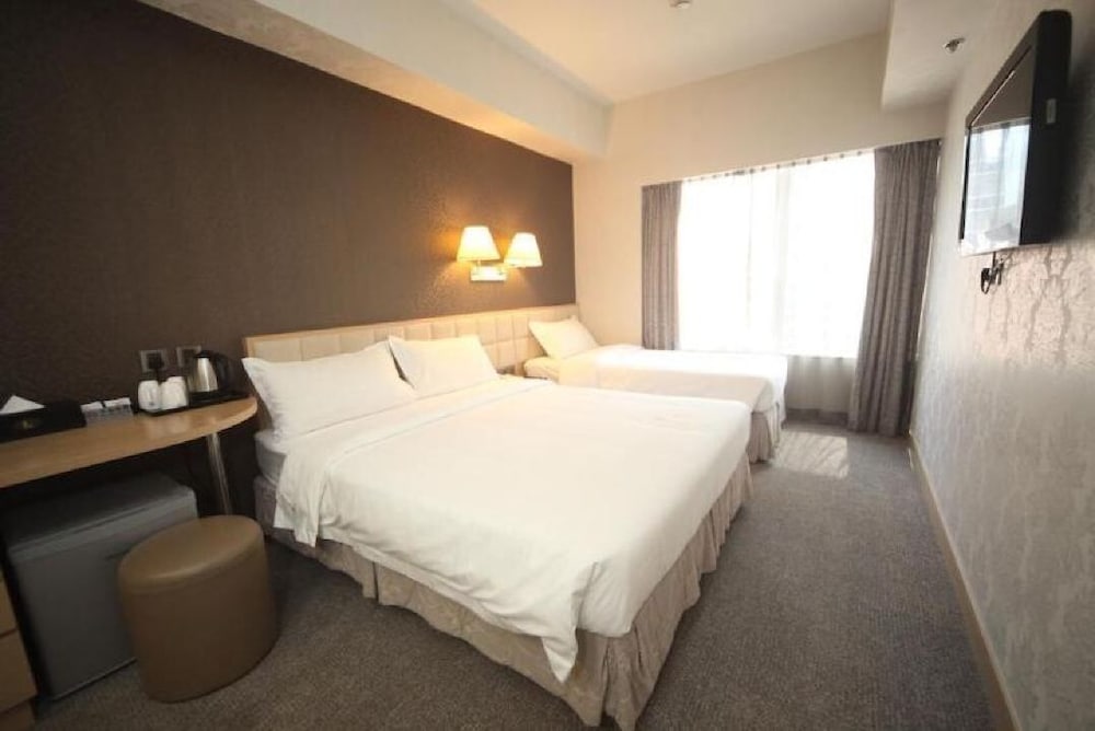 Superior Triple Room, City View