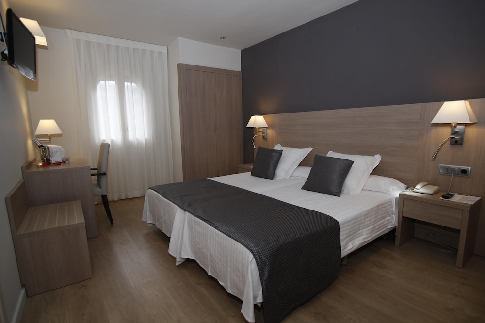 Standard Double Room - Photo 1