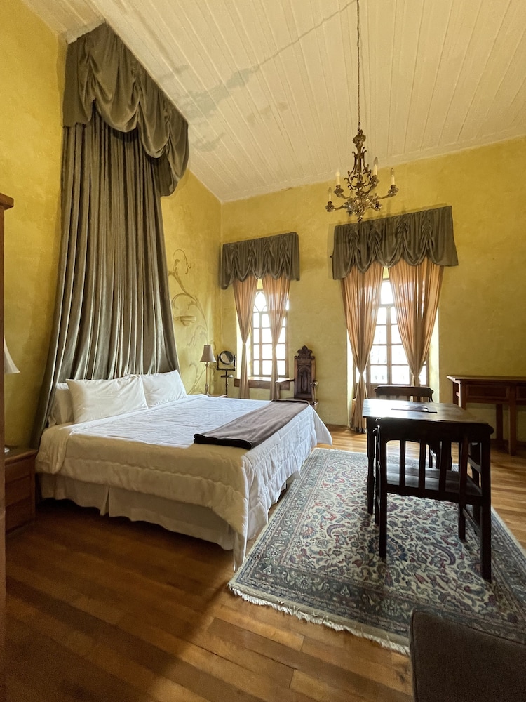 Presidential Room, 1 King Bed, City View