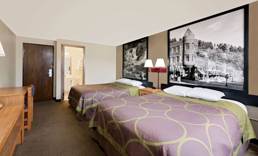Suite, 2 Queen Beds, Microwave